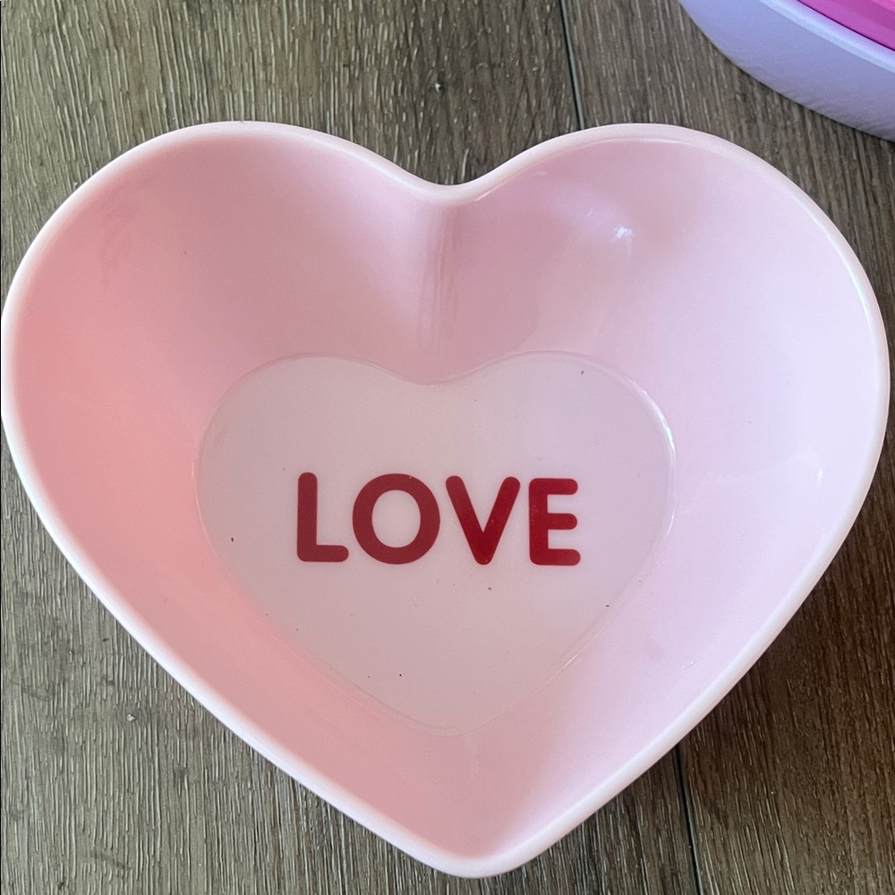 Heart-Shaped Valentine's Serveware Set - Picture 4 of 7